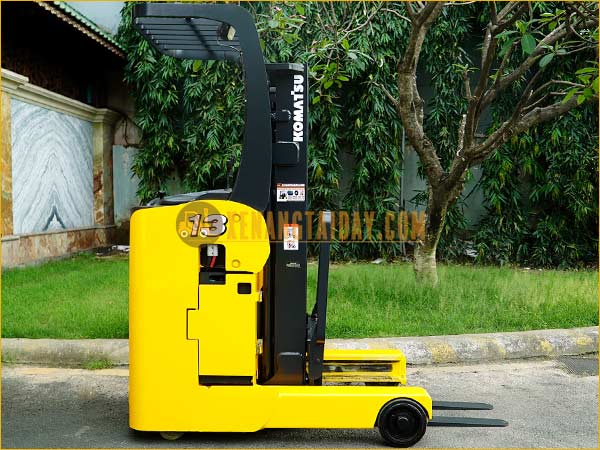 Xe nâng điện đứng lái KOMATSU FB13RS-14