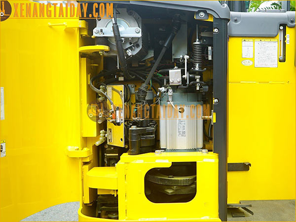 Xe nâng điện đứng lái KOMATSU FB14RL-15