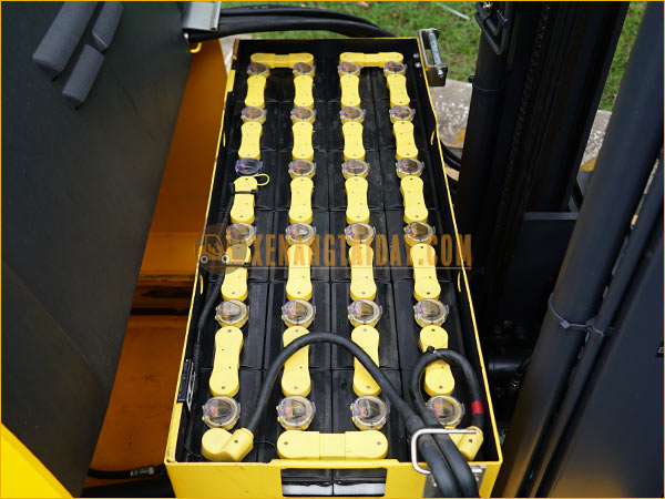Xe nâng điện đứng lái KOMATSU FB14RL-15