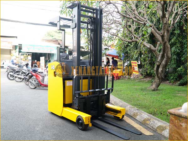 Xe nâng điện đứng lái KOMATSU FB14RL-15