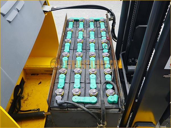 Xe nâng điện đứng lái KOMATSU FB15RL-14