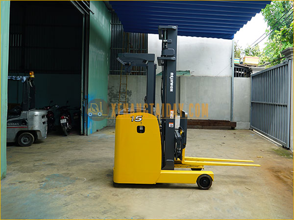 Xe nâng điện đứng lái KOMATSU FB15RL-15