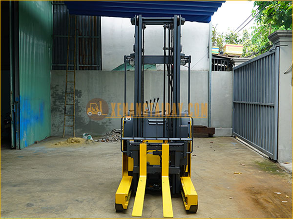 Xe nâng điện đứng lái KOMATSU FB15RL-15