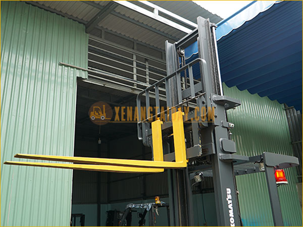 Xe nâng điện đứng lái KOMATSU FB15RL-15