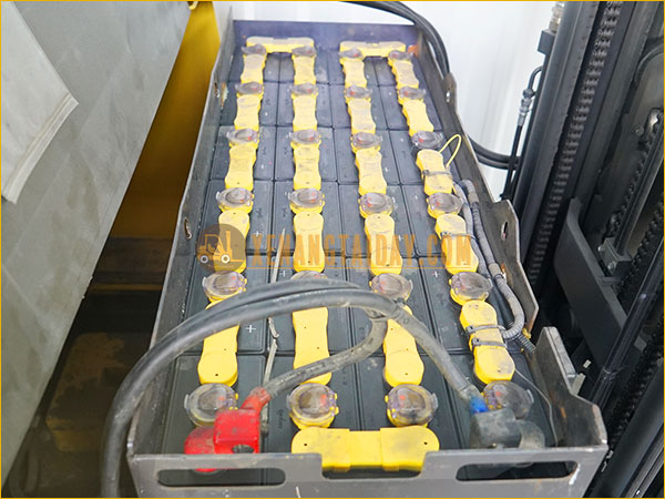 Xe nâng điện đứng lái KOMATSU FB15RL-15