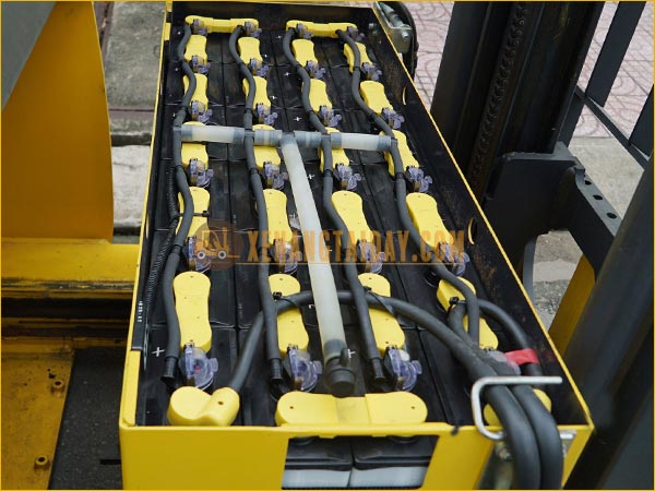 Xe nâng điện đứng lái KOMATSU FB15RL-15