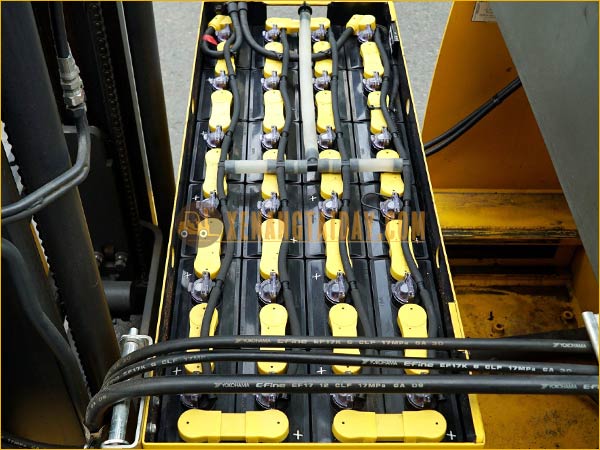 Xe nâng điện đứng lái KOMATSU FB15RL-15