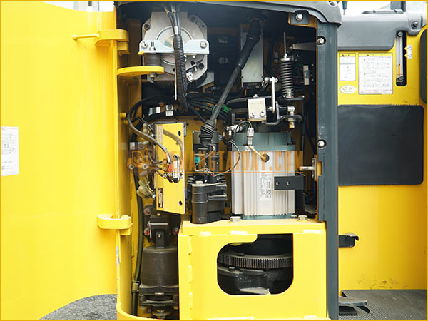 Xe nâng điện đứng lái KOMATSU FB15RL-15