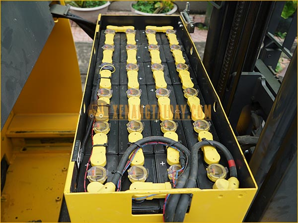 Xe nâng điện đứng lái KOMATSU FB15RL-15