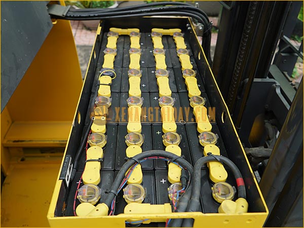 Xe nâng điện đứng lái KOMATSU FB15RL-15