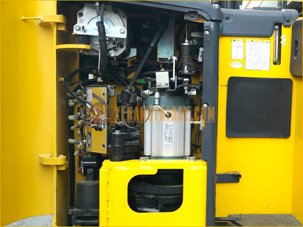 Xe nâng điện đứng lái KOMATSU FB15RL-15