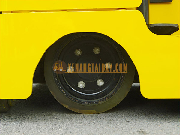 Xe nâng điện đứng lái KOMATSU FB15RL-15