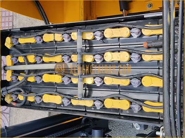 Xe nâng điện đứng lái KOMATSU FB15RL-15
