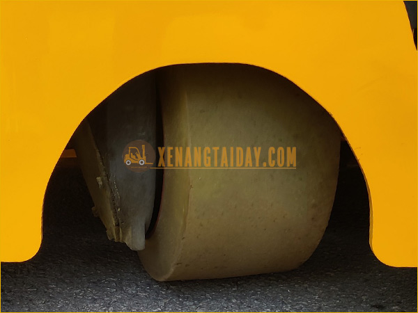 Xe nâng điện đứng lái KOMATSU FB15RL-15