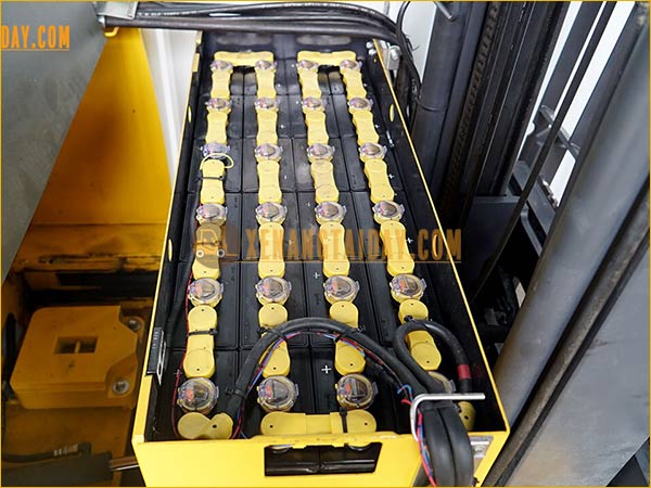 Xe nâng điện đứng lái KOMATSU FB15RL-15