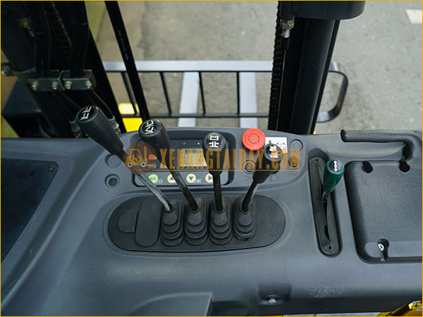 Xe nâng điện đứng lái KOMATSU FB15RL-15