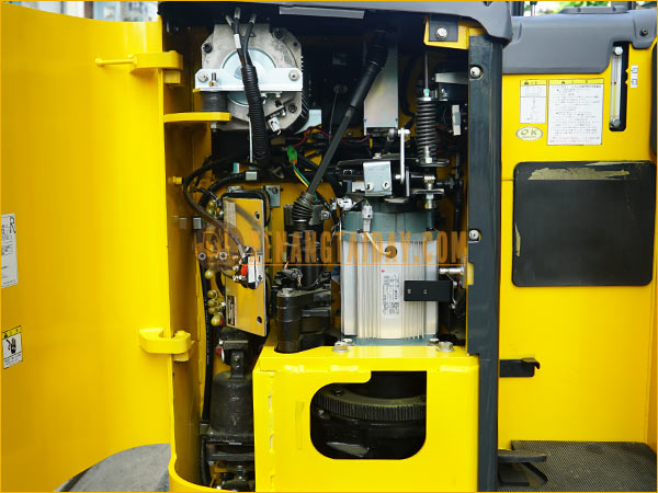 Xe nâng điện đứng lái KOMATSU FB15RL-15