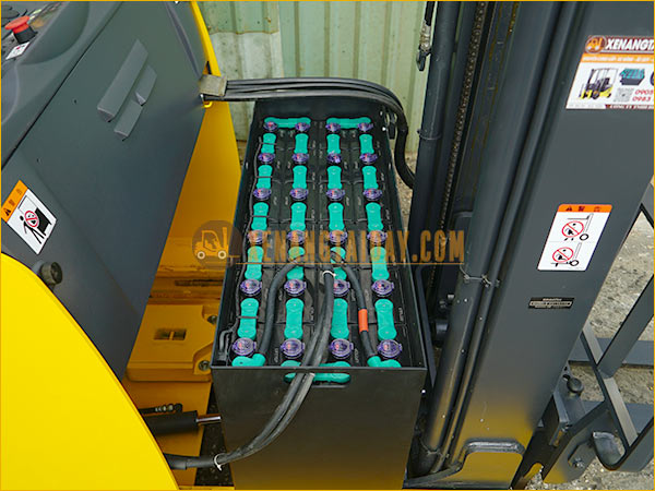 Xe nâng điện đứng lái KOMATSU FB15RL-15