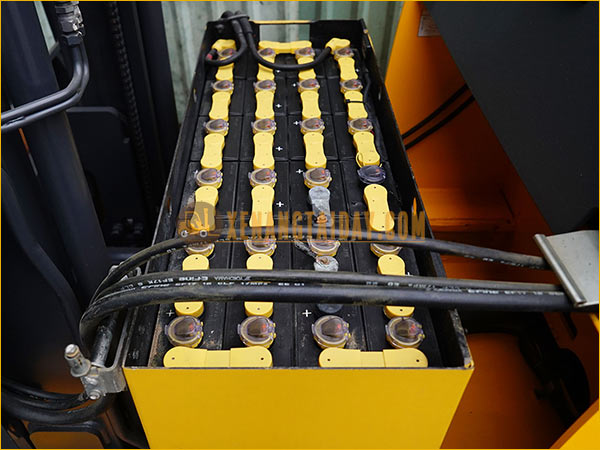 Xe nâng điện đứng lái KOMATSU FB15RL-15