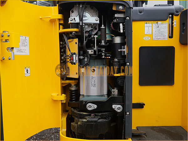 Xe nâng điện đứng lái KOMATSU FB15RS-15