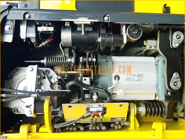 Xe nâng điện đứng lái KOMATSU FB15RW-14