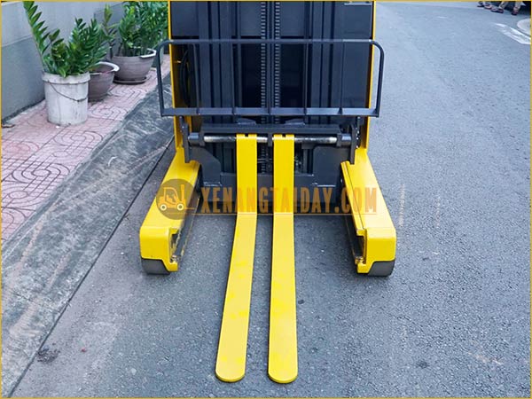 Xe nâng điện đứng lái KOMATSU FB18RL-14