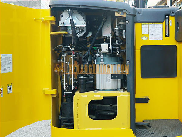 Xe nâng điện đứng lái KOMATSU FB18RL-15