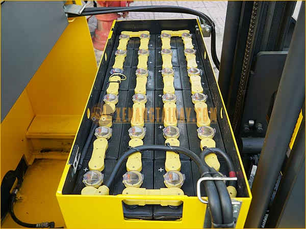 Xe nâng điện đứng lái KOMATSU FB18RL-15