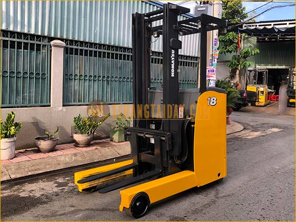 Xe nâng điện đứng lái KOMATSU FB18RL-15