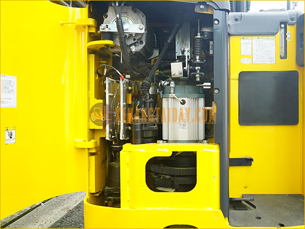 Xe nâng điện đứng lái KOMATSU FB18RL-15