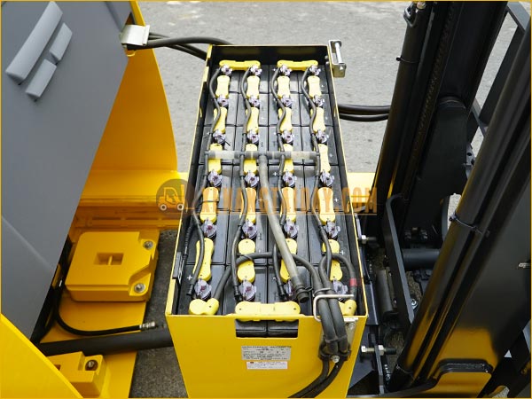 Xe nâng điện đứng lái KOMATSU FB18RL-15