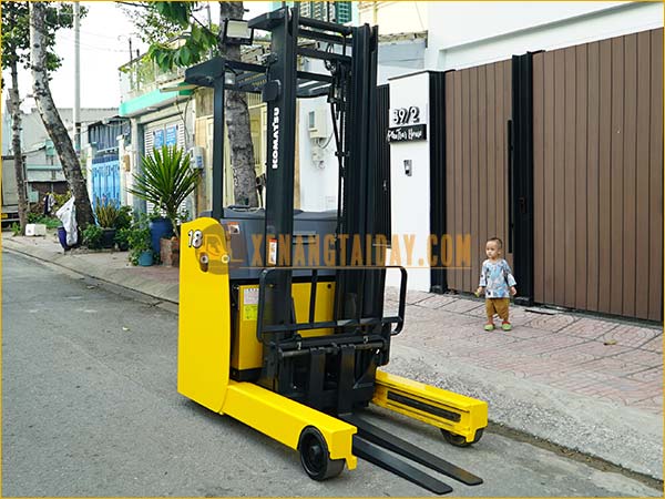 Xe nâng điện đứng lái KOMATSU FB18RL-15