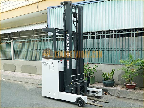 Xe nâng điện đứng lái NICHIYU FBRM15-80B-470SF gắn bình điện axít chì 48V - 290Ah VFP4