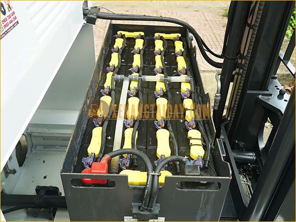 Xe nâng điện đứng lái NICHIYU FBRM15-80-300, khung 3m, 2015, 3190 giờ