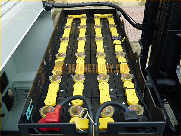 Xe nâng điện đứng lái NICHIYU FBRM15-80-300