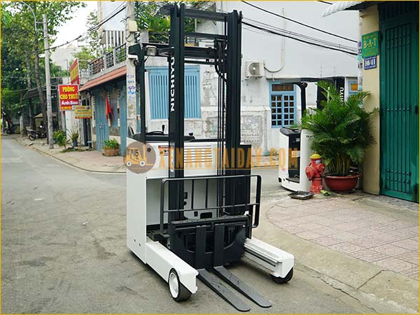 Xe nâng điện đứng lái NICHIYU FBRM15-80-400