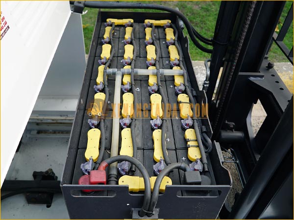 Xe nâng điện đứng lái NICHIYU FBRM15-80-400