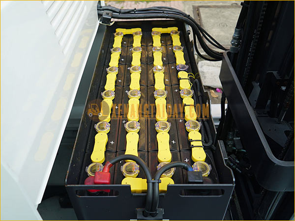 Xe nâng điện đứng lái NICHIYU FBRM15-80B-500NMCS, khung 5m, chui công, 2015, 4590 giờ