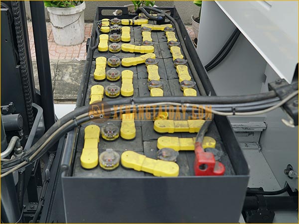 Xe nâng điện đứng lái NICHIYU FBRM20-80-430