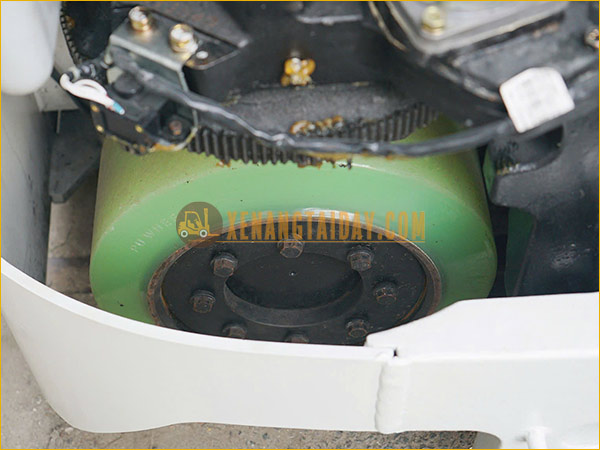 Xe nâng điện đứng lái NICHIYU FBRM25-H80B-470 gắn bình điện axít chì 48V - 470Ah VTI470