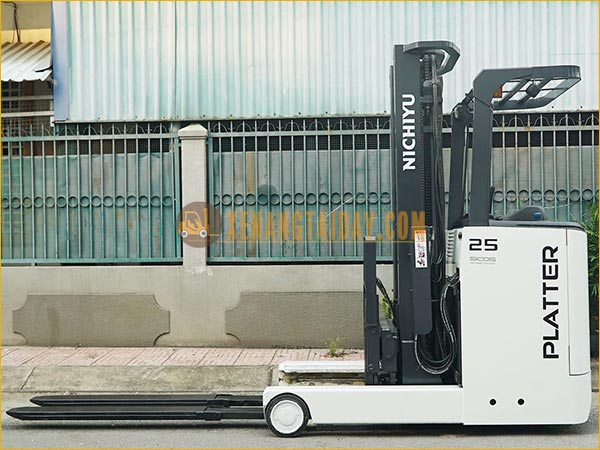 Xe nâng điện đứng lái NICHIYU FBRM25-H80B-470 gắn bình điện axít chì 48V - 470Ah VTI470