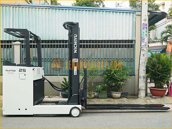 Xe nâng điện đứng lái NICHIYU FBRM25-H80B-470 gắn bình điện axít chì 48V - 470Ah VTI470
