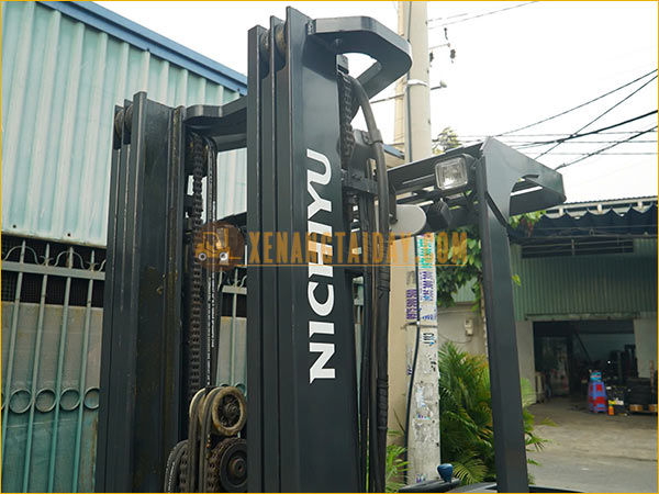 Xe nâng điện đứng lái NICHIYU FBRM25-H80B-470 gắn bình điện axít chì 48V - 470Ah VTI470