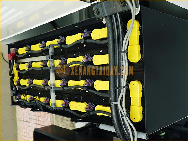 Xe nâng điện đứng lái NICHIYU FBRMW15-80B-550M