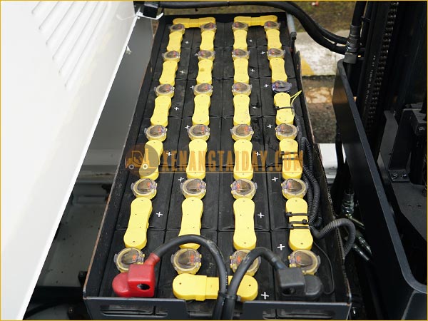 Xe nâng điện đứng lái NICHIYU FBRMW15-85B-550MCS