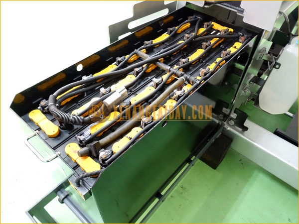 Xe nâng điện đứng lái Nissan U01L15