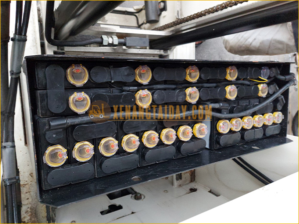 Xe nâng điện đứng lái Sumitomo 61 - FBR09NE