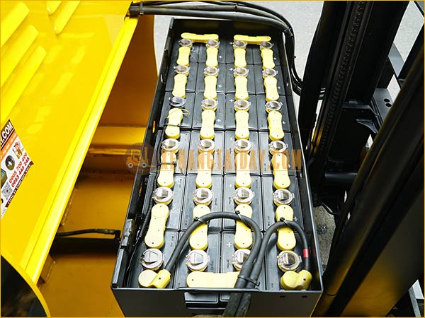 Xe nâng điện đứng lái TCM FBR15-8