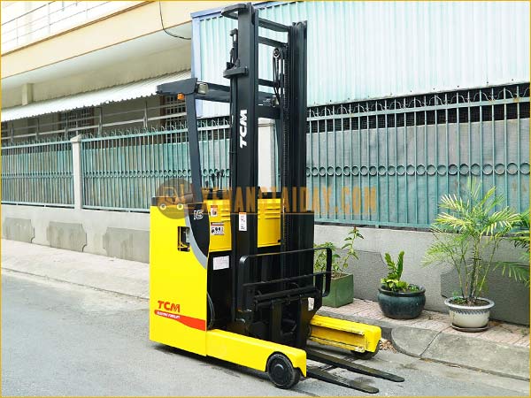 Xe nâng điện đứng lái TCM FBR15-8