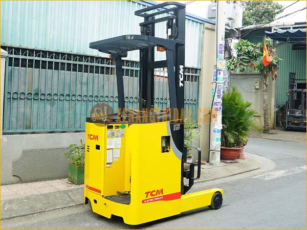 Xe nâng điện đứng lái TCM FBR15-8